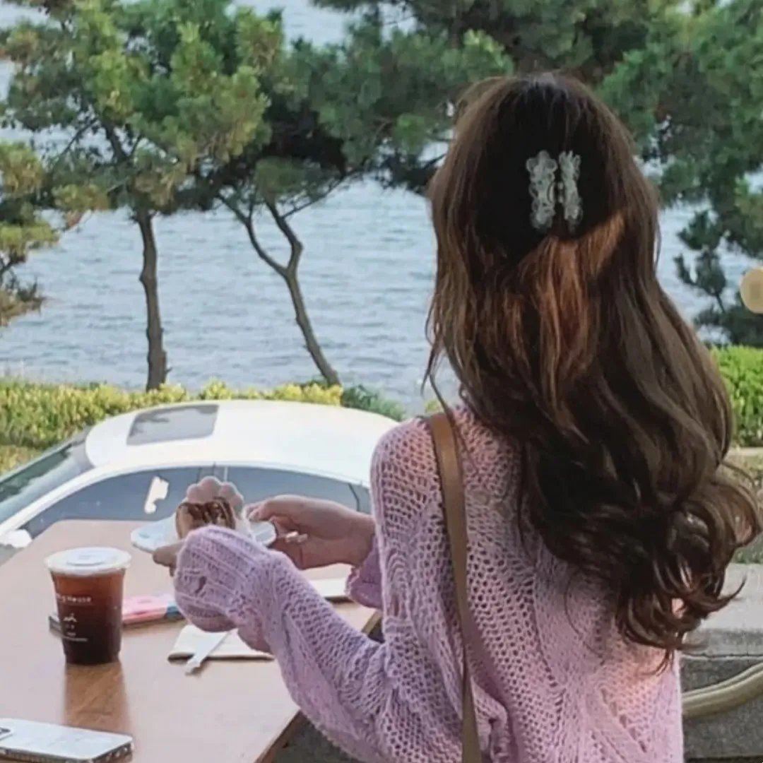湖畔春晓